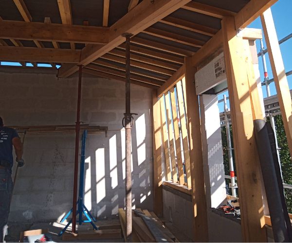 Charpente bois pour surélévation de maison à Bois-Colombes