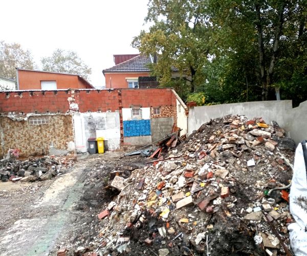 Chantier de démolition d’une maison à Créteil avant reconstruction