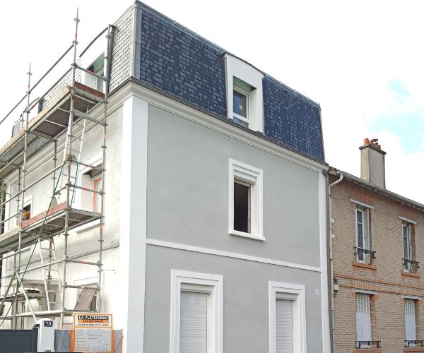 Façade rénovée après surélévation à Bois-Colombes