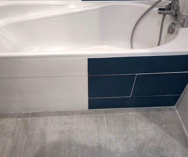 Salle de bain moderne installée après surélévation à Bois-Colombes