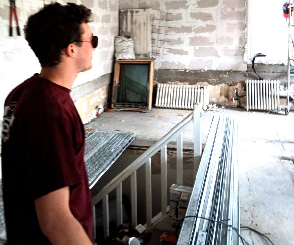 Vue intérieure du chantier depuis le R+1 montrant le futur plancher du R+2