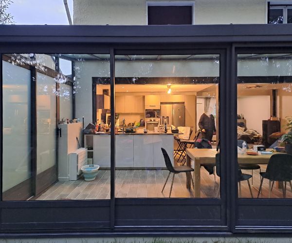 Détail du vitrage aluminium et isolation de la véranda